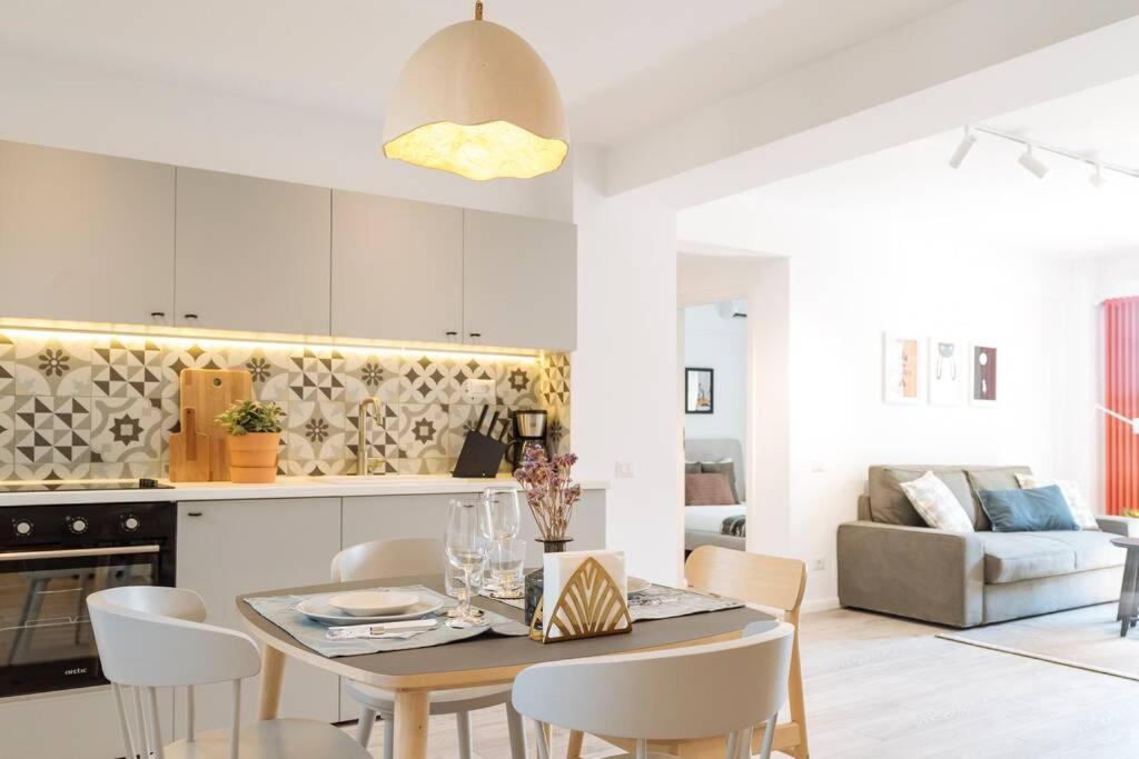 Sunny 2Br Flat - Old Town View Apartment Bucureşti Exterior foto